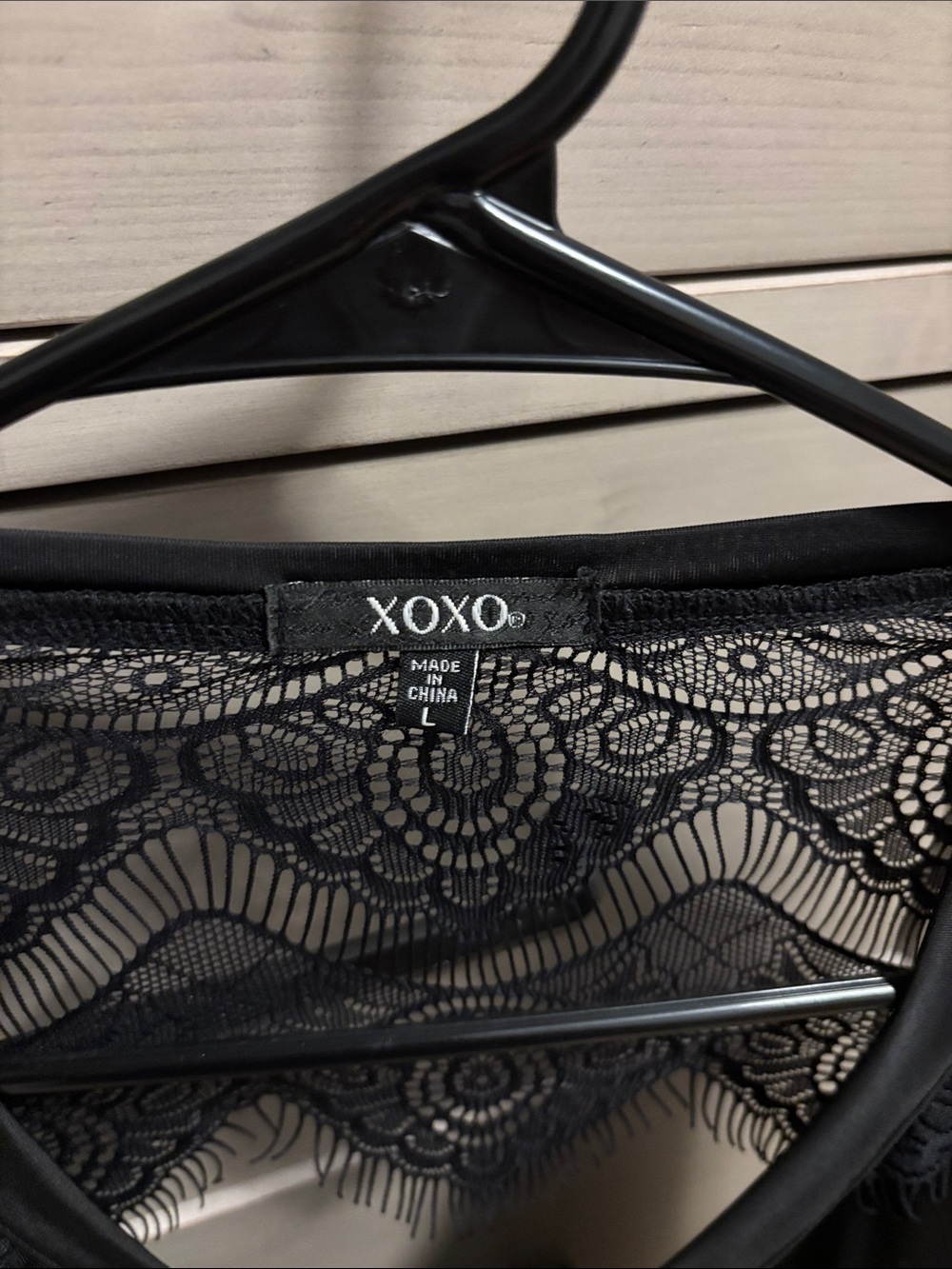 XOXO Black Lace-Back Ruched V-Neck Tank - Picture 4 of 5